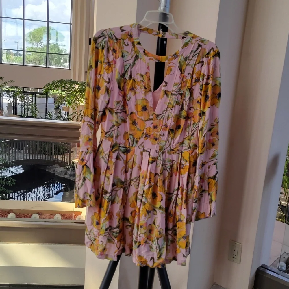 FREE PEOPLE FLOWY BELL SLEEVE DRESS WITH V CUT-OUTS FRONT & BACK WOMEN'S Size 8 - Picture 2 of 11